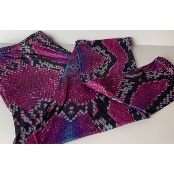 X-Plus Size Womens Creamy Soft Pink And Blue Snakeskin Leggings - Picture 4 of 8